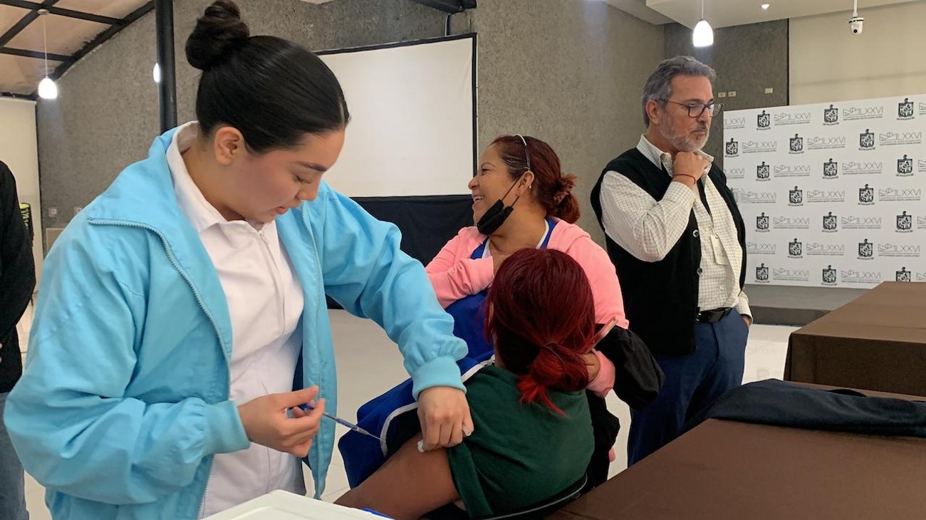 Instalan módulo para vacunar contra la influenza en Congreso