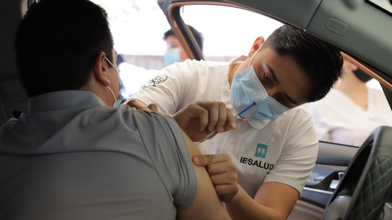 vacunacion_drive_thru_estadio_monterrey_e2c4808dd3