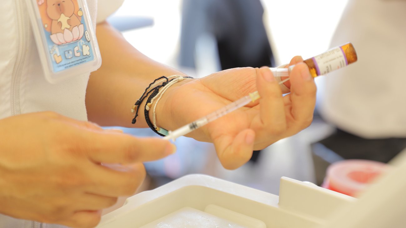 IMSS Nuevo León activa vacunación drive thru contra sarampión