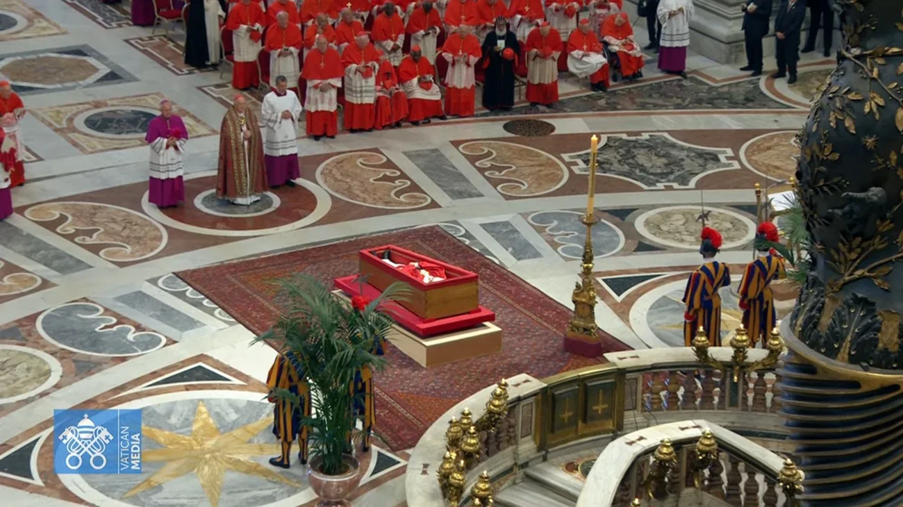 Trasladan el cuerpo del papa Francisco a la Basílica de San Pedro