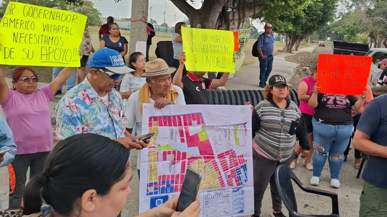 Vecinos defienden área verde; impiden ingreso de maquinaria
