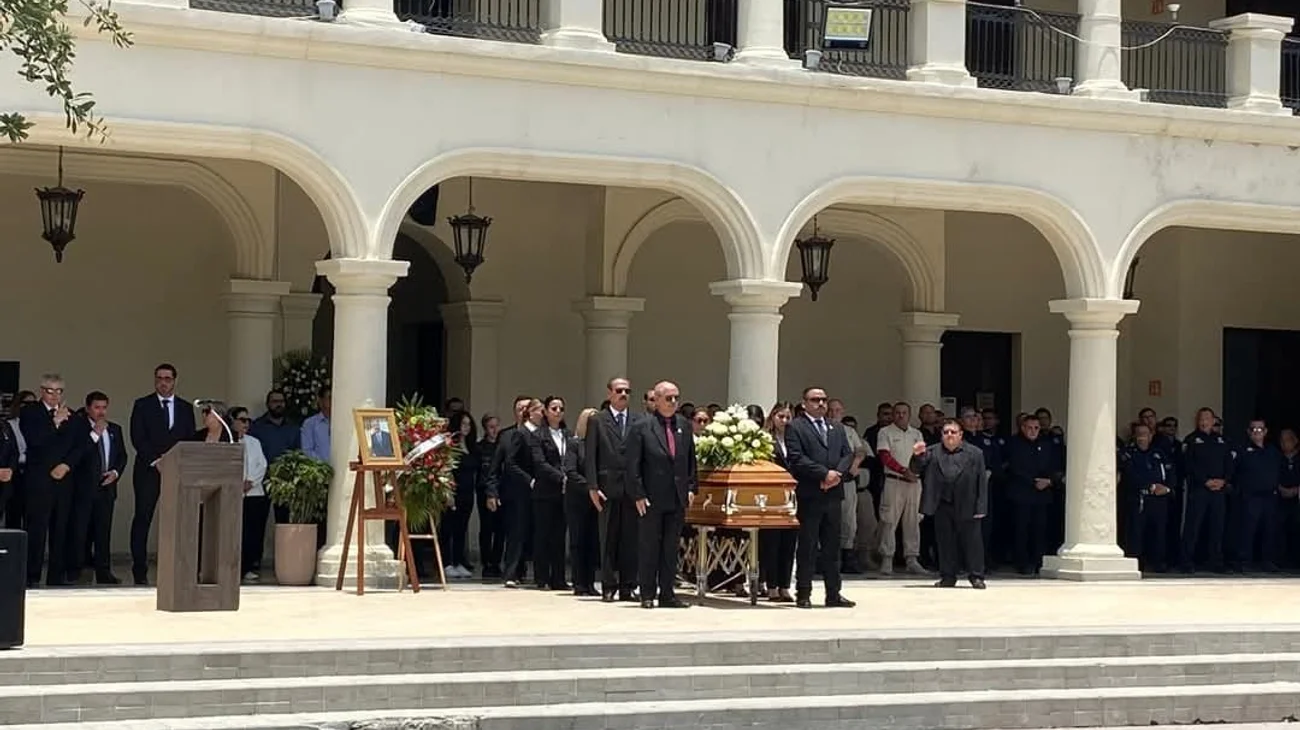 Dan último adiós a secretario del Ayuntamiento de Linares 