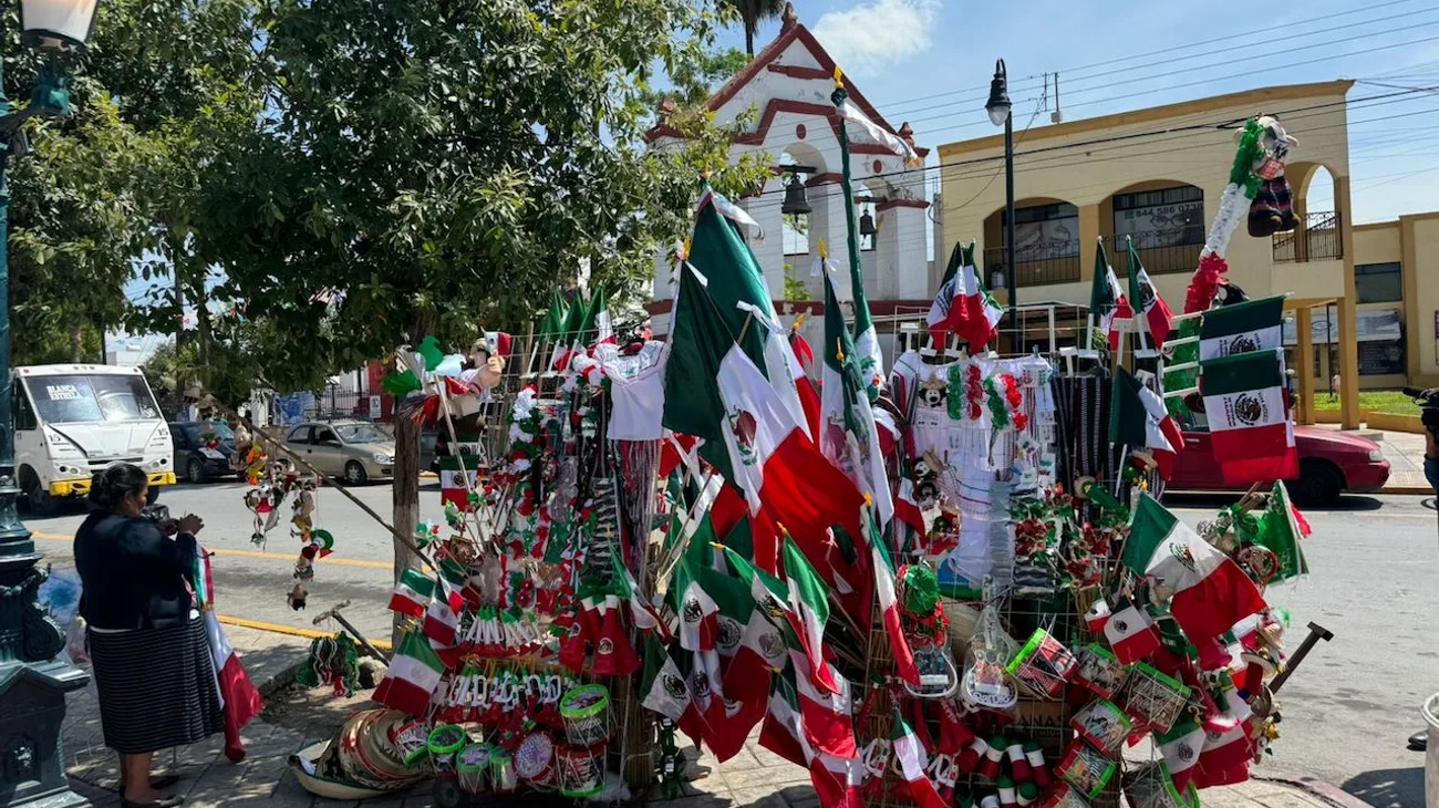 Reportan bajas ventas de artículos patrios en Ramos Arizpe