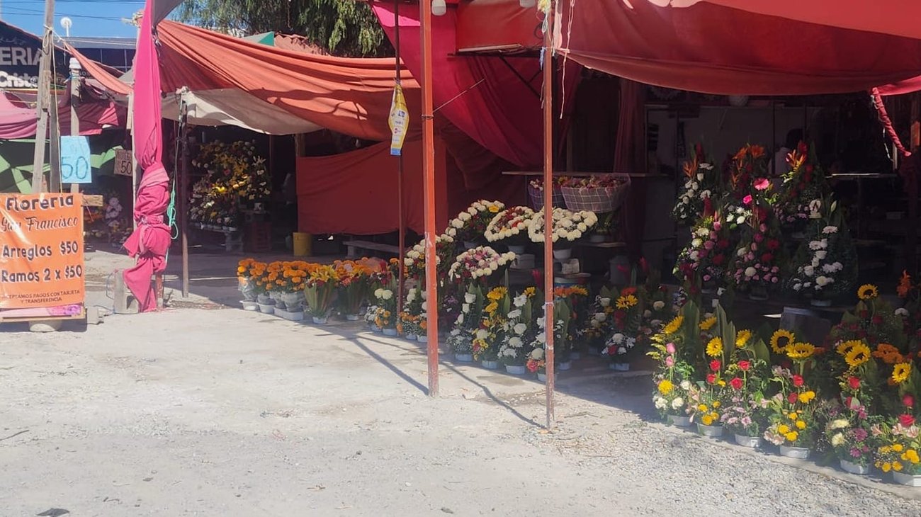 Se alistan vendedores de flores para el 2 de noviembre