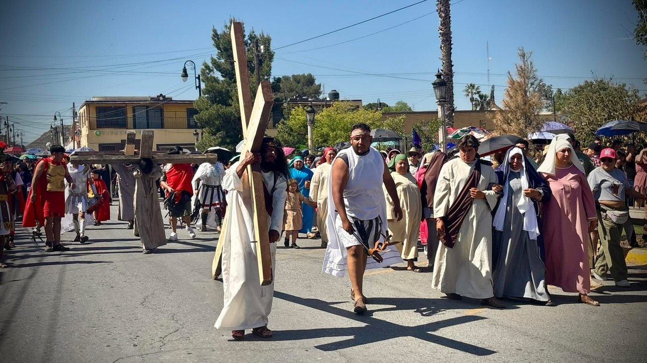 Realizan viacrucis comunidad de San Nicolás de Tolentino