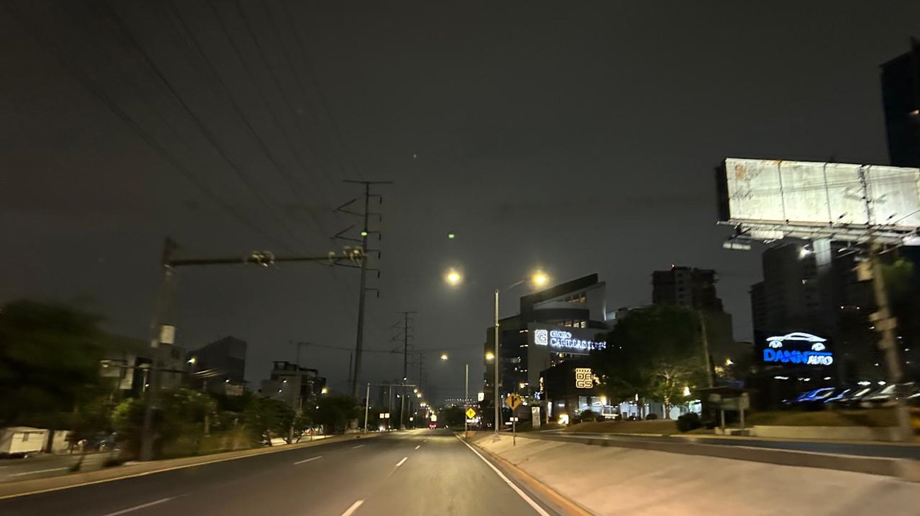 Tráfico se toma 'vacaciones'; vialidades lucen despejadas