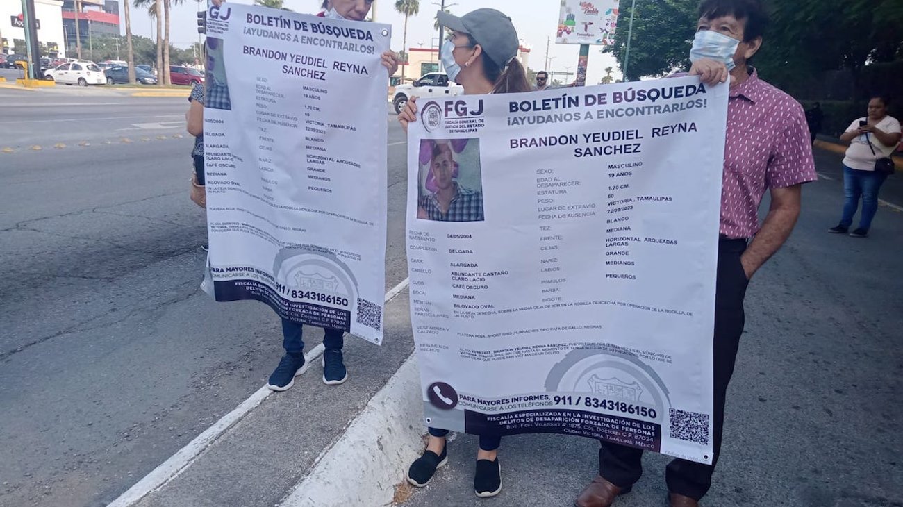 Bloquean familiares de desaparecidos el Boulevard Tamaulipas