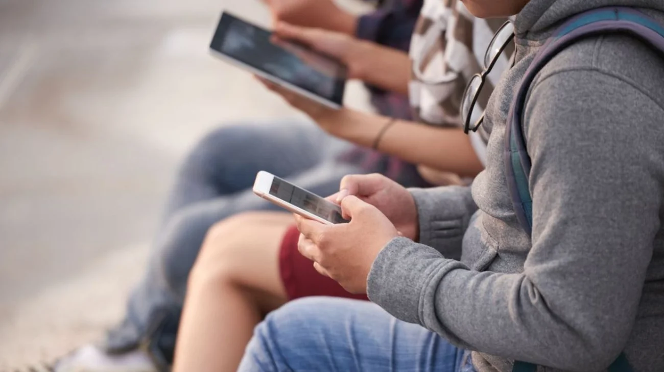 Imputan a menor por difundir foto falsa de compañera desnuda