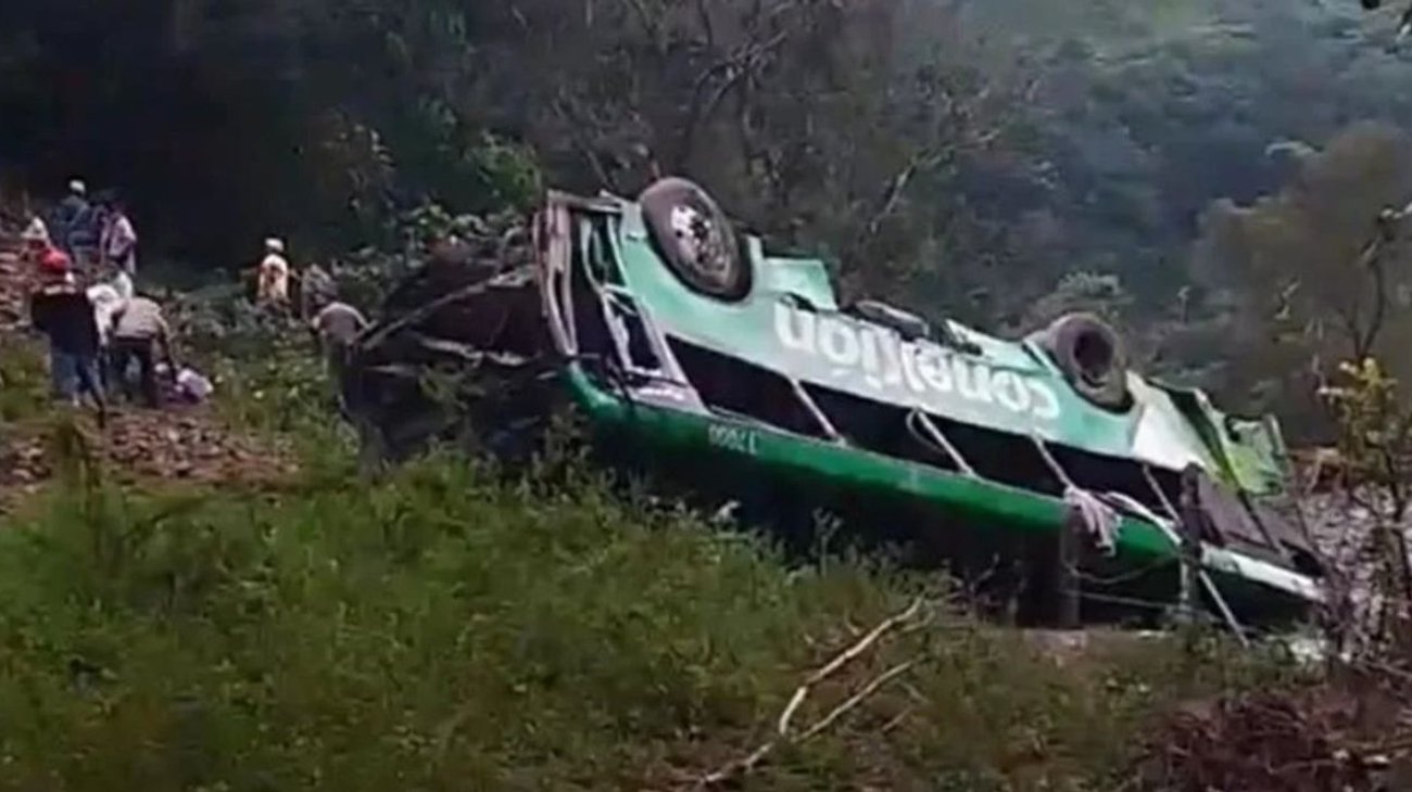 volcadura_autobus_ocho_muertos_851b30e8a5