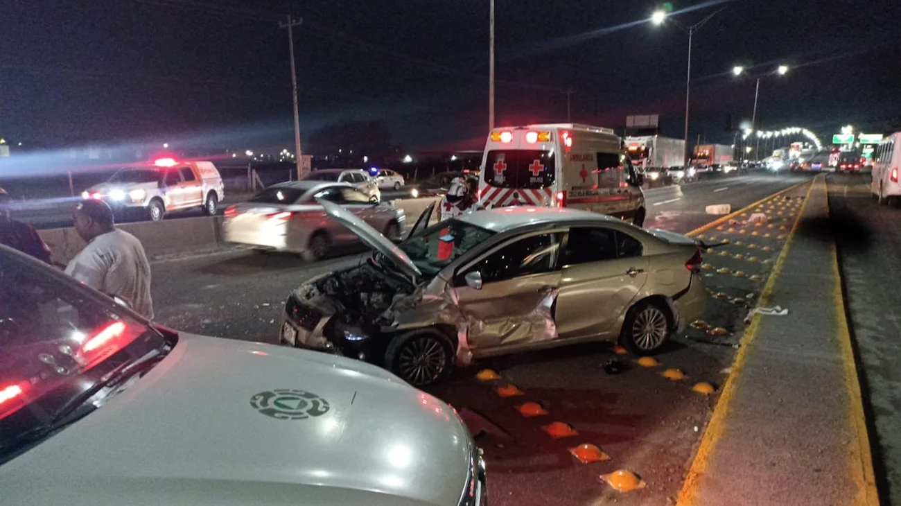 Choque y volcadura deja dos lesionados en Escobedo