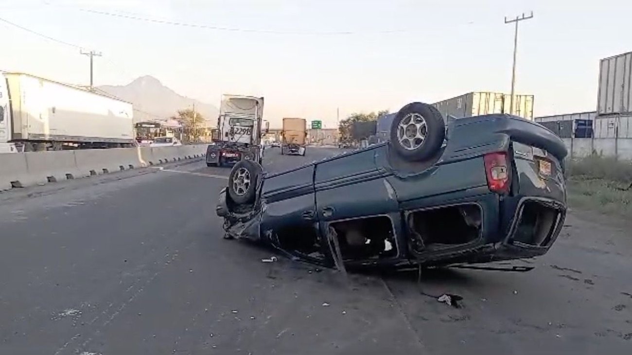 Volcadura deja un lesionado sobre la carretera a Monclova