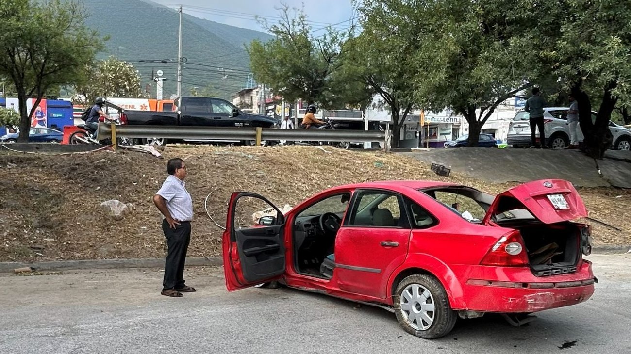 Choque por alcance termina en volcadura en Guadalupe