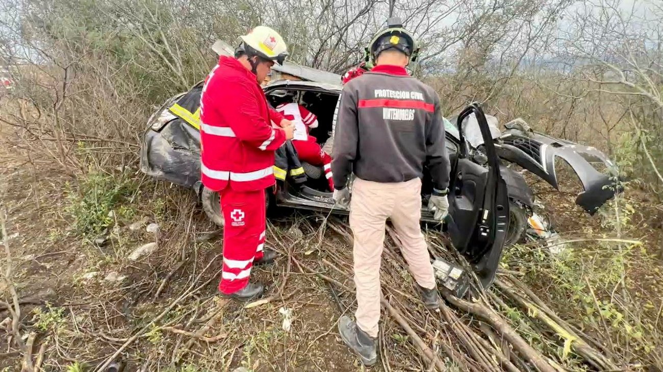 Volcadura en Montemorelos deja dos mujeres lesionadas