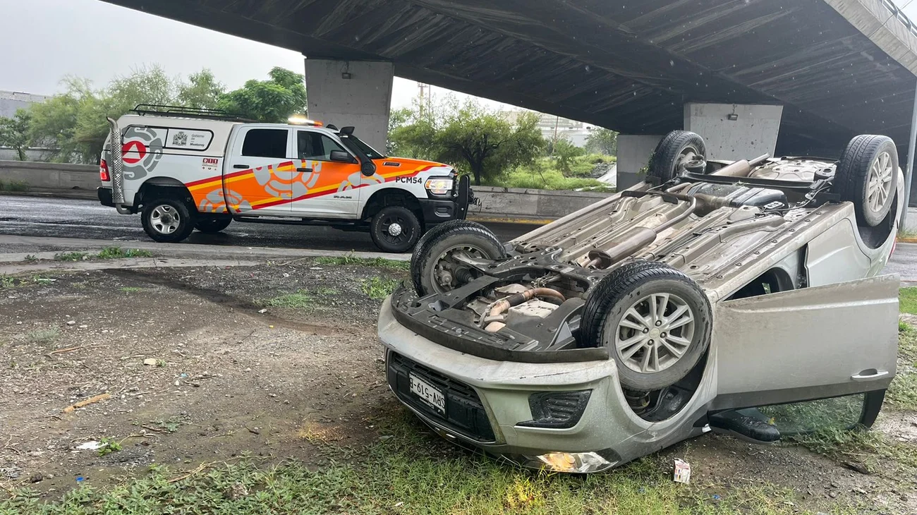 Conductor lesionado tras volcadura en Ruiz Cortines