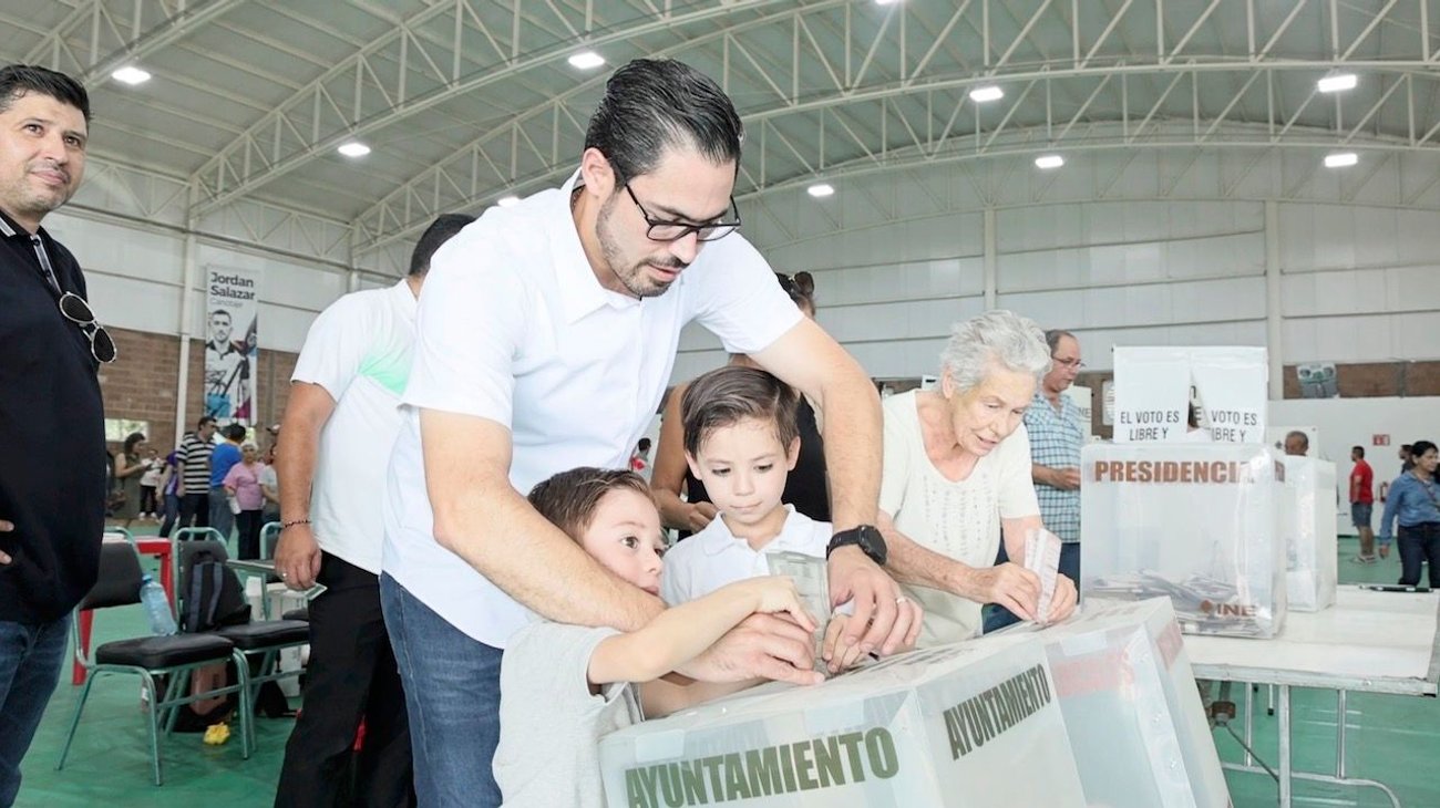 Vota David de la Peña por un segundo mandato en Santiago