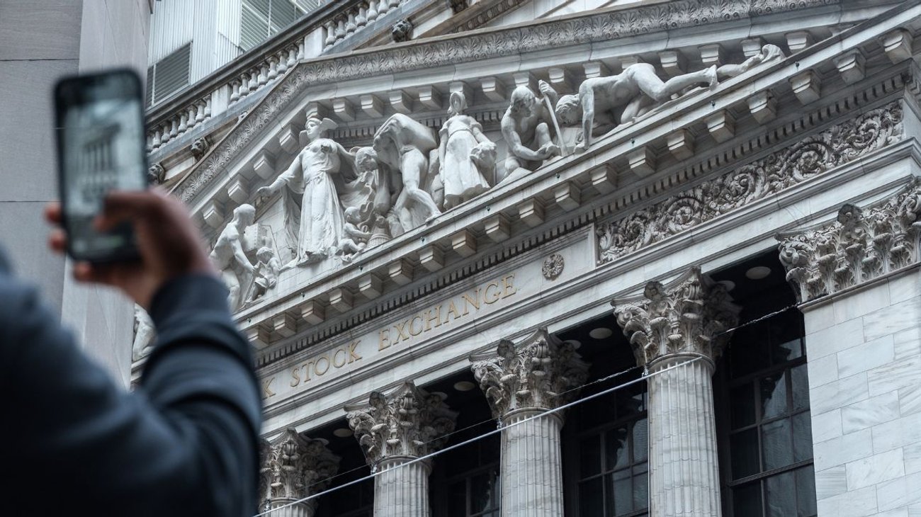 wall_street_ef8f9a4439
