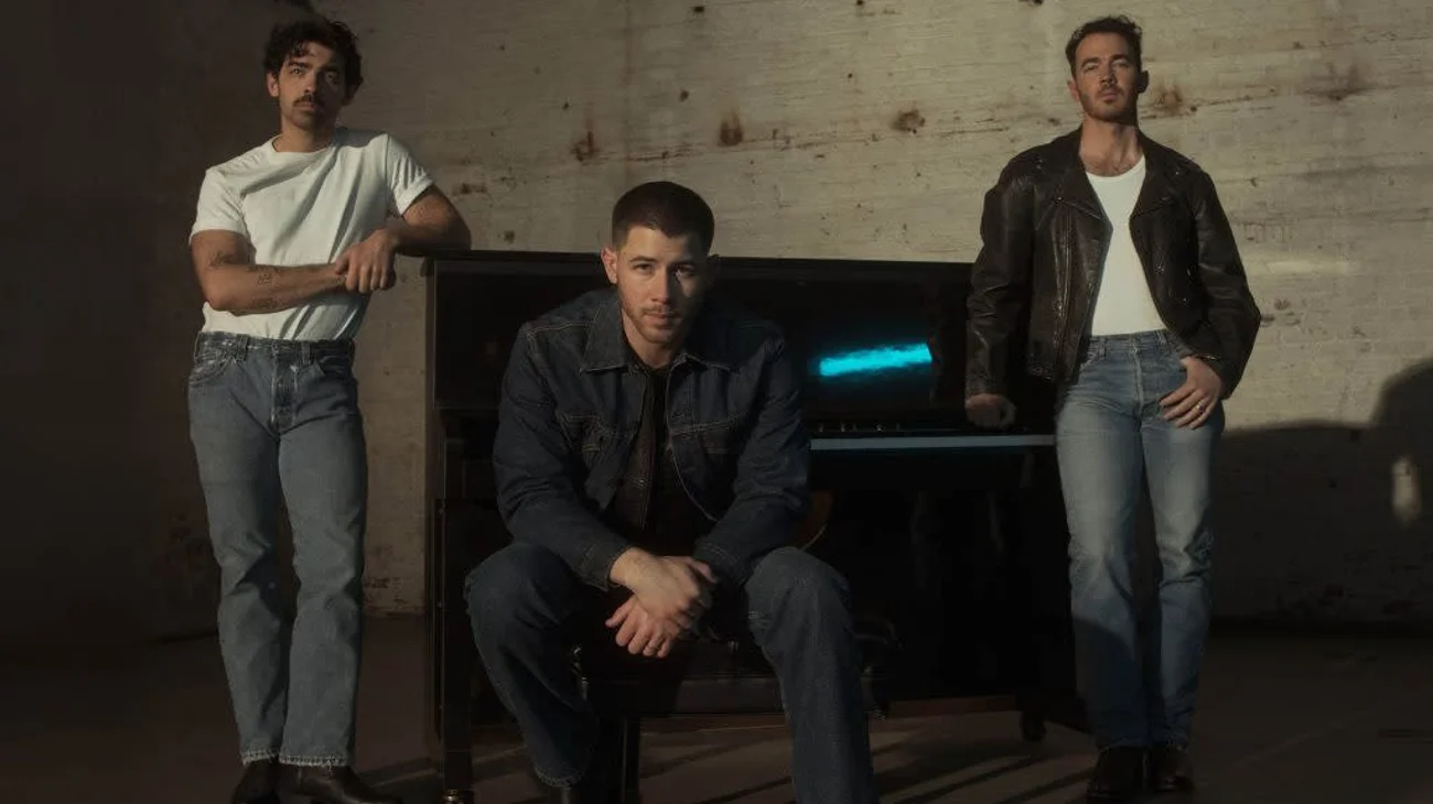 Jonas Brothers celebran 20 años de carrera con nuevo álbum