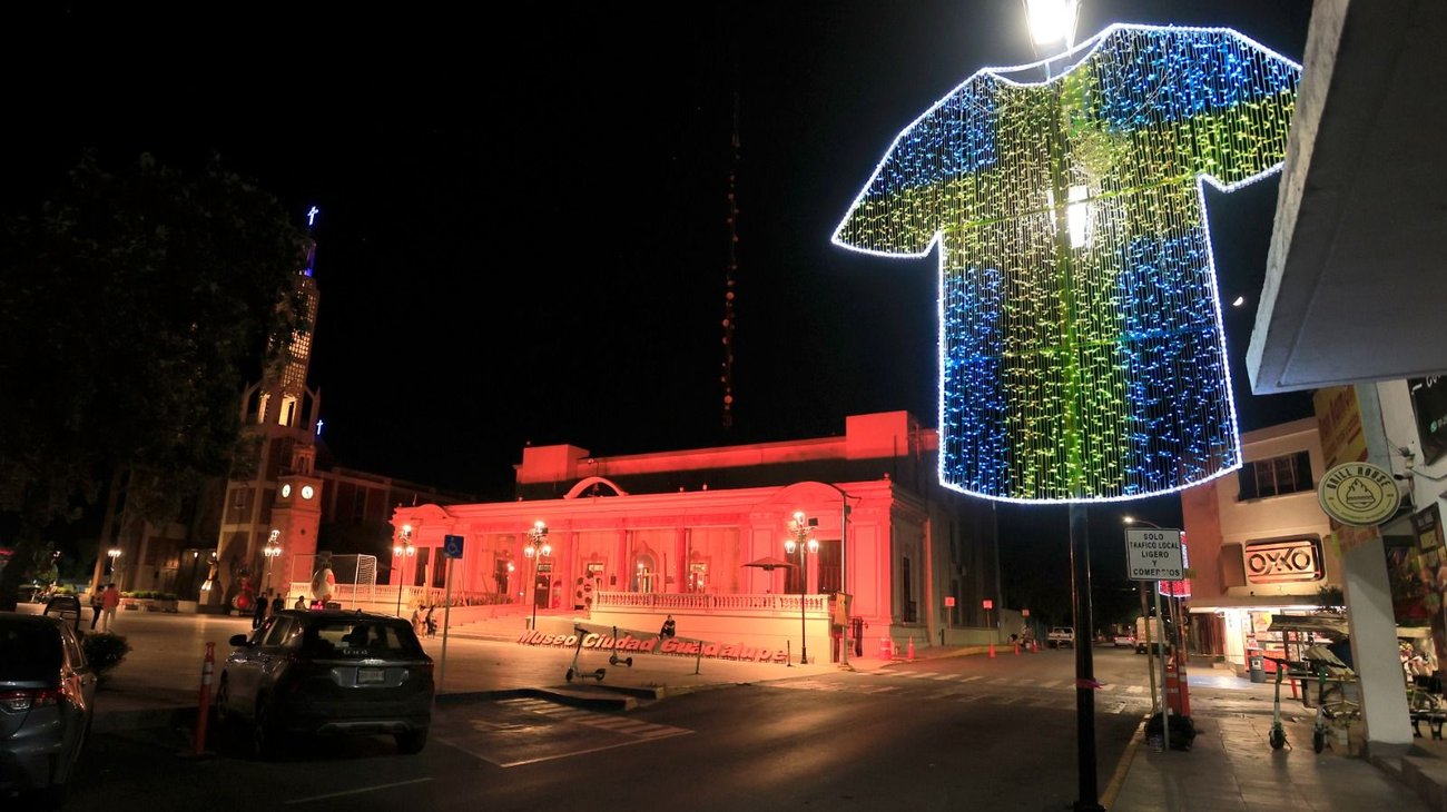 Guadalupe ilumina sus calles con playeras mundialistas