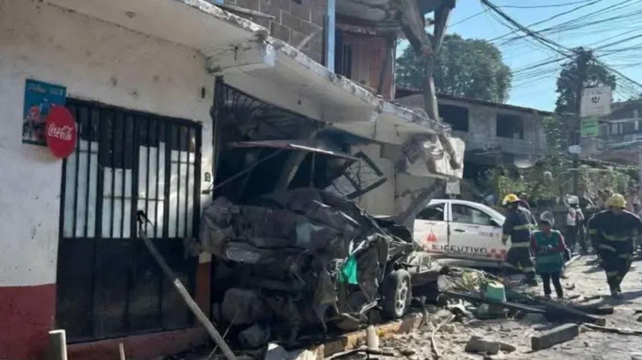 Camión sin frenos provoca choque múltiple en Edomex
