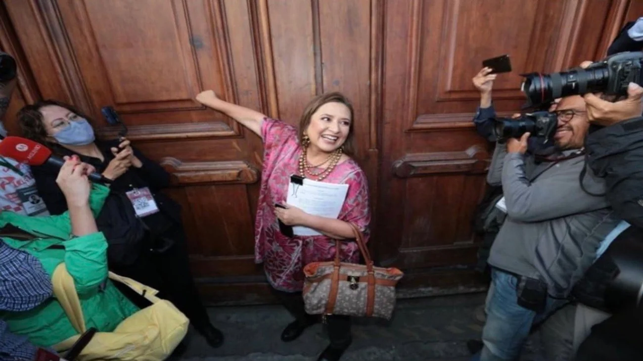 Señala AMLO que Xóchitl Gálvez representa a la oligarquía