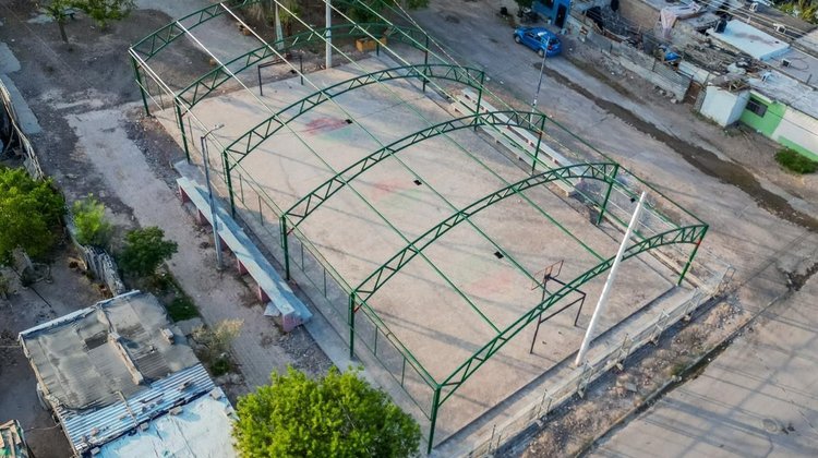 Avanza construcción de techo de parque en Torreón