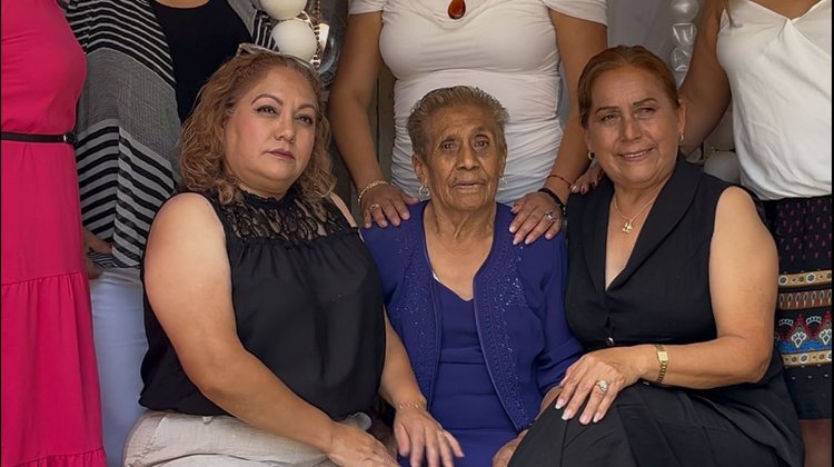 Doña Francisca celebra el 10 de mayo acompañada de sus 9 hijas