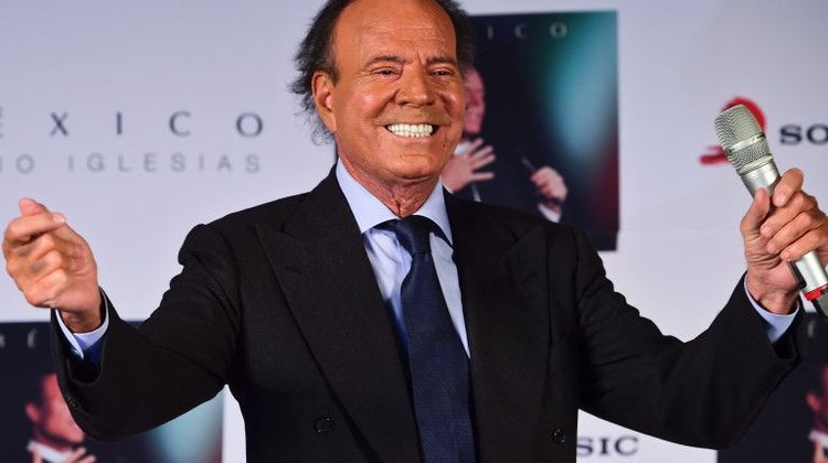 1356388_julio_iglesias_le_23_septembre_2015_aababed32b