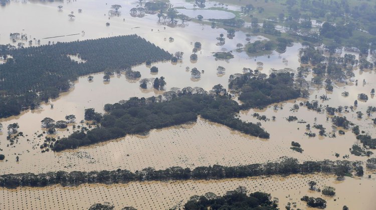Lluvia en Colombia deja miles de afectados y carreteras cerradas