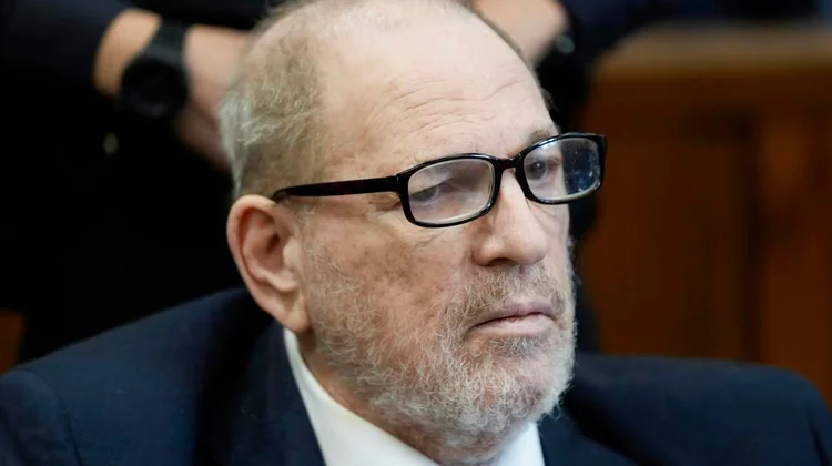 Weinstein es acusado de otro delito sexual; lo niega