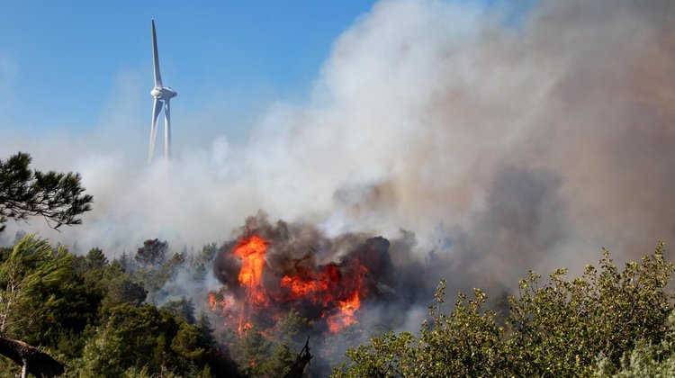 Italia envía aviones para combatir incendios en Portugal