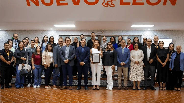 Recibe NL acreditación como unidad de certificados del CONOCER