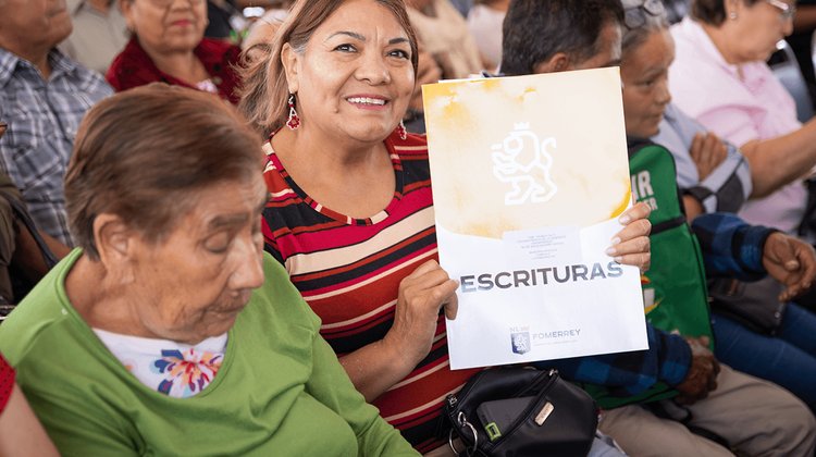 Entrega Estado 345 escrituras a ciudadanos de cuatro municipios