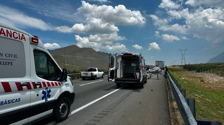 Conductor queda grave tras chocar en carretera Saltillo-Monterrey