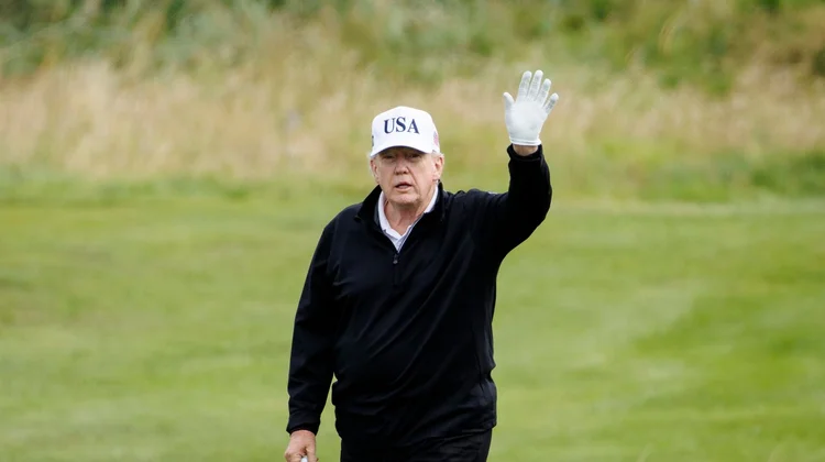 Trump dice que Epstein le 'robó' empleadas de spa en Mar-a-Lago