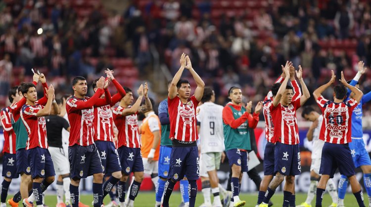 Chivas hunde al Mazatlán e hila cinco triunfos