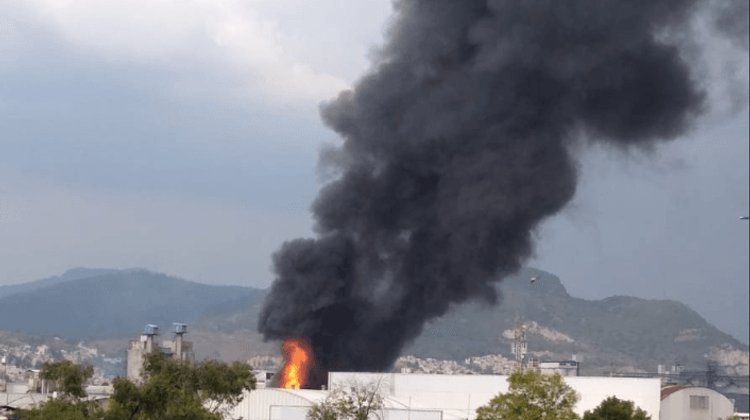 Despliegan operativo por incendio de pipas con diésel en Edomex