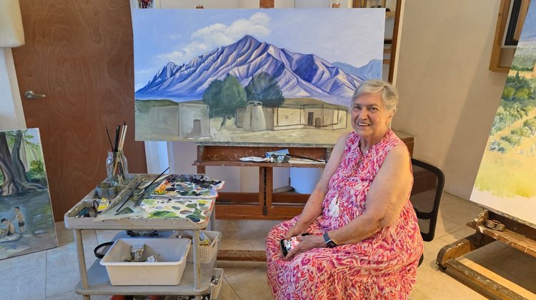 Celebra Saskia Juárez 83 años como cronista del paisaje de NL