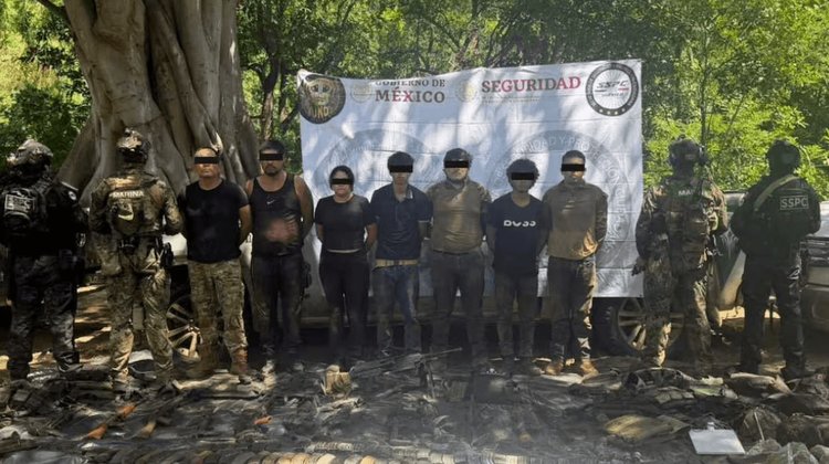 Operativo en Sinaloa deja nueve detenidos y arsenal asegurado