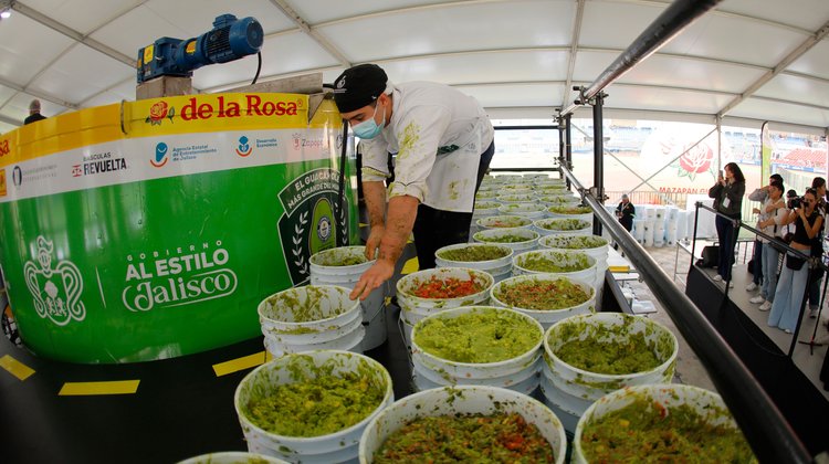 Jalisco rompe el récord del guacamole más grande del mundo