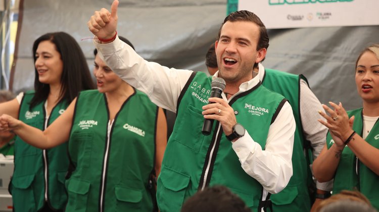 Gabriel Elizondo lleva Brigada Mejora a colonias de Saltillo