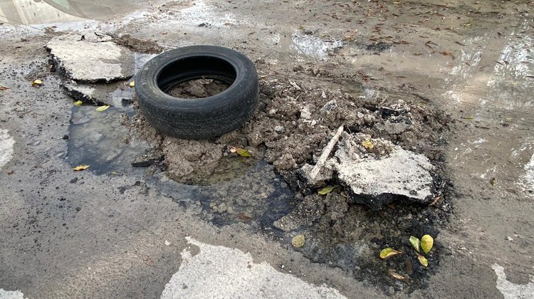 Piden atender fuga de agua en colonia Ribereña