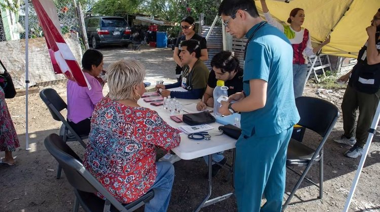 Salud y prevención llegan a familias de La Paloma en Matamoros