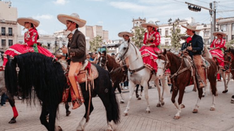 Guadalajara celebra el Día del Charro con desfile ecuestre