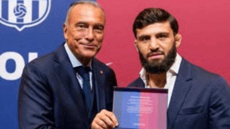 Peleador de UFC Arman Tsarukyan visita al Barcelona