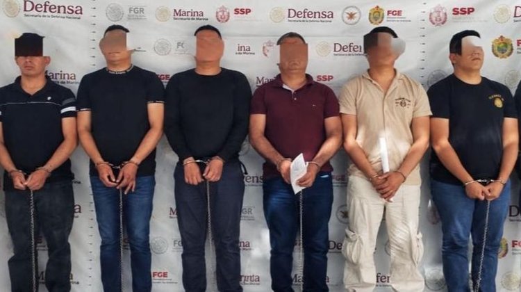 Detienen a marinos y a un policía por extorsión en Veracruz