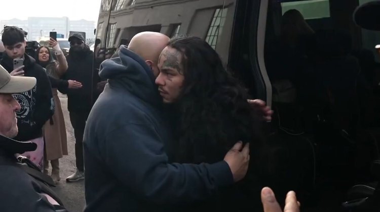 Rapero 6ix9ine 'celebra' compartir prisión con Maduro y Mangione