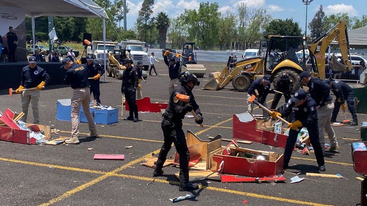 Destruyen 721 tragamonedas ligadas al crimen en Michoacán