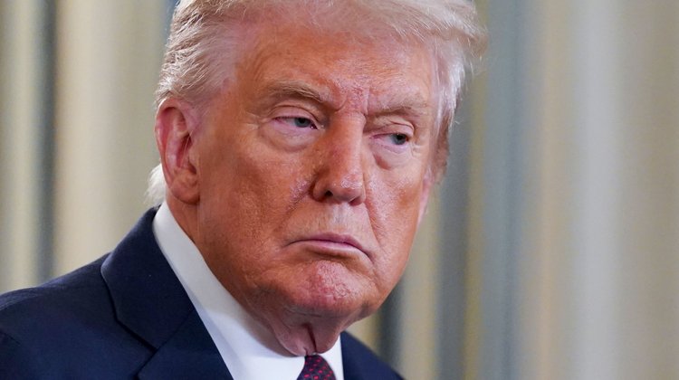 Demandan a Trump por prohibir ayudar a inmigrantes con fondos