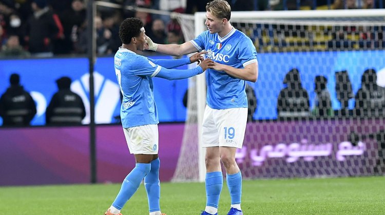 Napoli vence al Milán y está en la final de la supercopa italiana