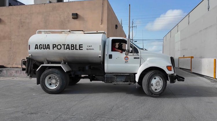 Mantiene Reynosa reparto de agua mediante pipas